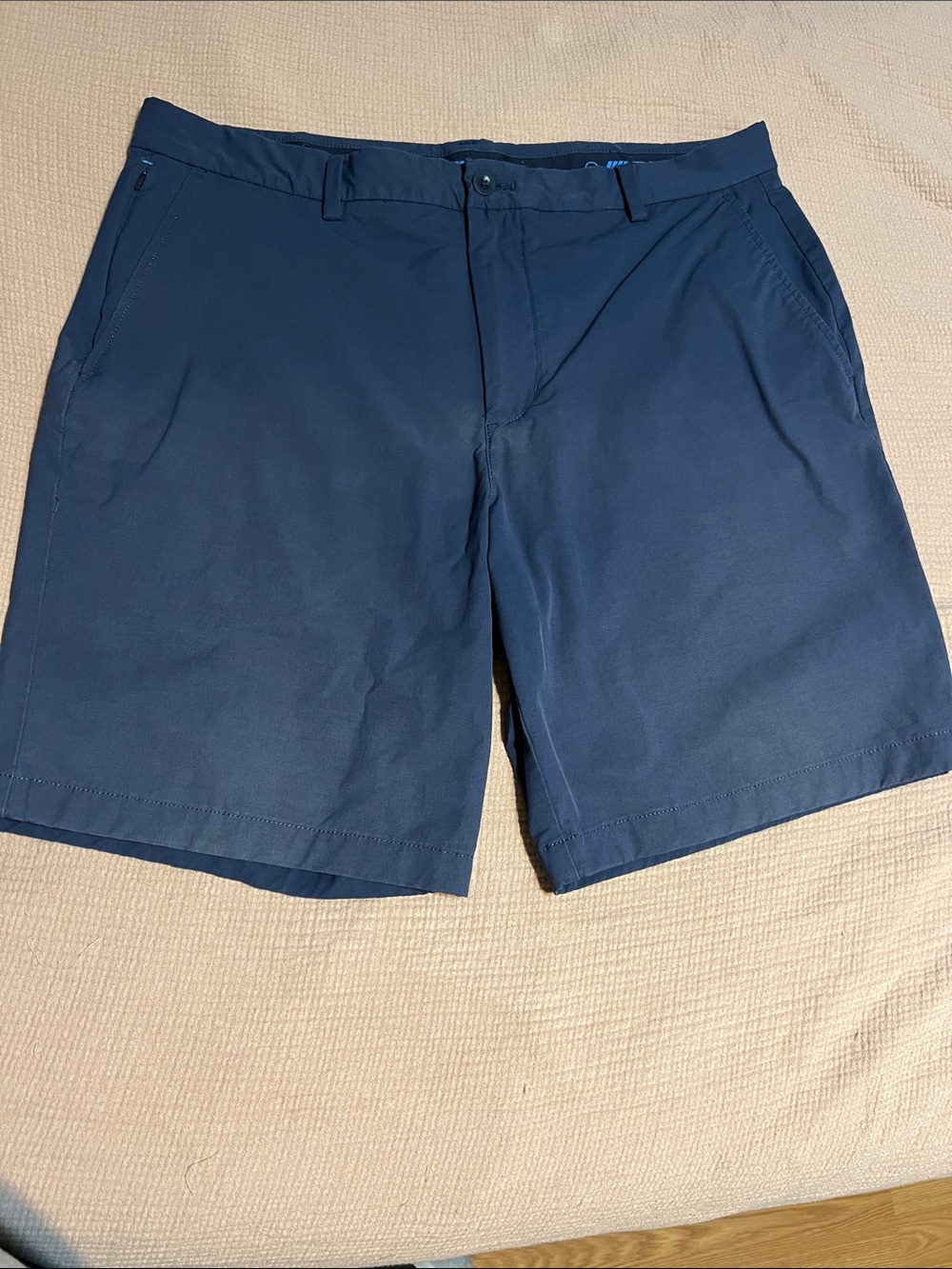 Vineyard Vines On the Go Men's Navy Flat-Front Shorts - Picture 1 of 10